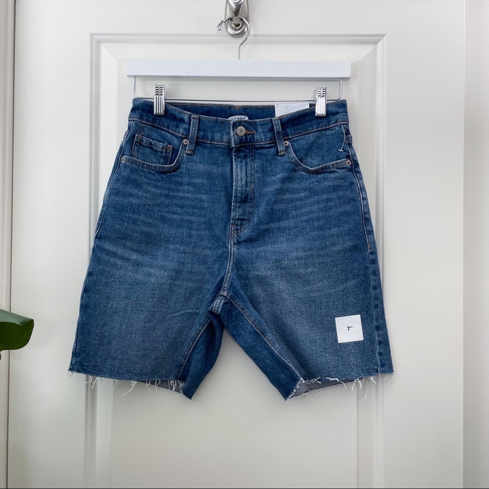 Old Navy 7 Inseam Bermuda Shorts Denim 4 Nwt